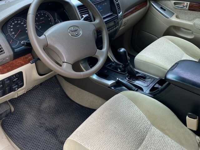 Тойота Ленд Крузер Прадо 120 2003 у Харкові на Automoto.ua Сірий Тойота Ленд Крузер Прадо 120, об'ємом двигуна 2.7 л та пробігом 282 тис. км за 9999 $, фото 5 на Automoto.ua