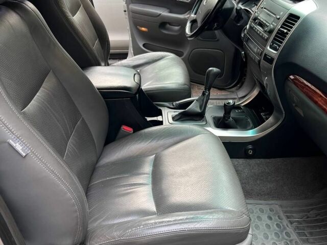 Сірий Тойота Ленд Крузер Прадо 120, об'ємом двигуна 3 л та пробігом 150 тис. км за 18000 $, фото 5 на Automoto.ua