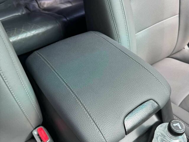 Серый Тойота Ленд Крузер Прадо 120, объемом двигателя 3 л и пробегом 333 тыс. км за 14558 $, фото 12 на Automoto.ua