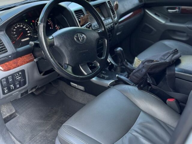 Серый Тойота Ленд Крузер Прадо 120, объемом двигателя 2.7 л и пробегом 360 тыс. км за 9900 $, фото 7 на Automoto.ua