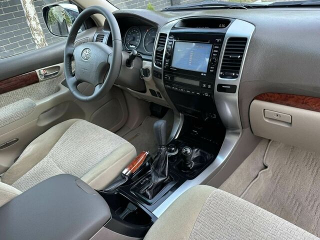 Серый Тойота Ленд Крузер Прадо 120, объемом двигателя 2.7 л и пробегом 241 тыс. км за 10300 $, фото 19 на Automoto.ua