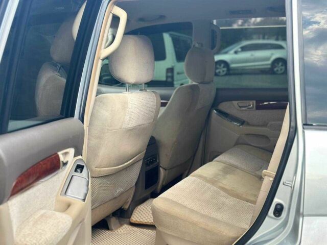 Тойота Ленд Крузер Прадо 120 2004 у Харкові на Automoto.ua Сірий Тойота Ленд Крузер Прадо 120, об'ємом двигуна 2.7 л та пробігом 341 тис. км за 10999 $, фото 5 на Automoto.ua