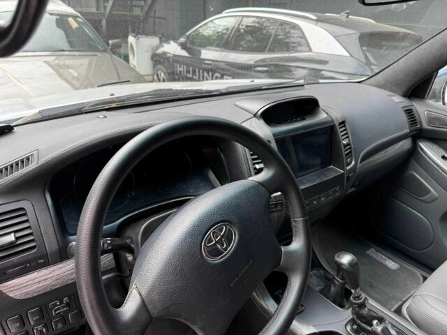 Серый Тойота Ленд Крузер Прадо 120, объемом двигателя 3 л и пробегом 333 тыс. км за 14558 $, фото 10 на Automoto.ua