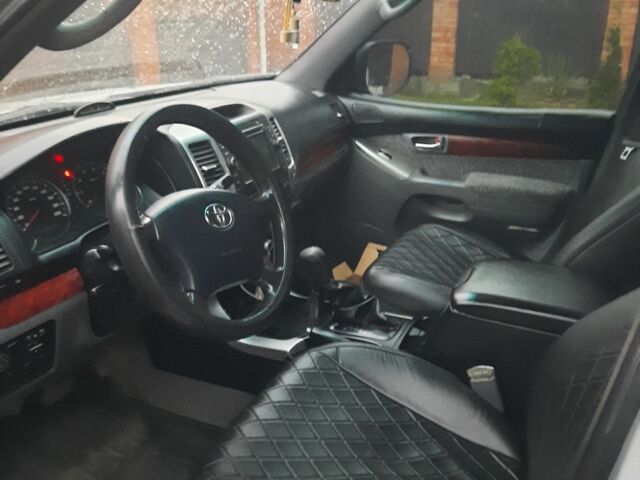 Серый Тойота Ленд Крузер Прадо 120, объемом двигателя 2.7 л и пробегом 270 тыс. км за 7800 $, фото 6 на Automoto.ua