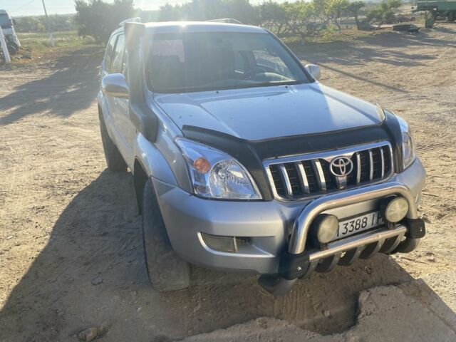 Сірий Тойота Ленд Крузер Прадо 120, об'ємом двигуна 3 л та пробігом 500 тис. км за 10000 $, фото 2 на Automoto.ua