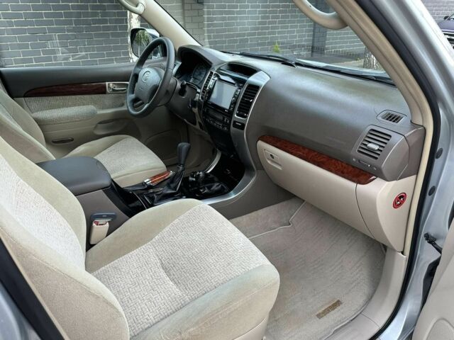 Серый Тойота Ленд Крузер Прадо 120, объемом двигателя 2.7 л и пробегом 241 тыс. км за 10300 $, фото 17 на Automoto.ua