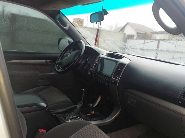 Серый Тойота Ленд Крузер Прадо 120, объемом двигателя 2.7 л и пробегом 237 тыс. км за 11812 $, фото 6 на Automoto.ua