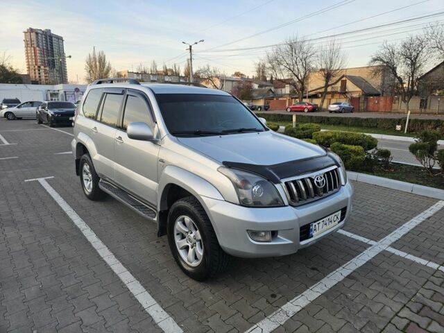 Серый Тойота Ленд Крузер Прадо 120, объемом двигателя 3 л и пробегом 286 тыс. км за 16000 $, фото 1 на Automoto.ua