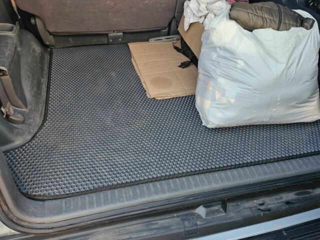 Серый Тойота Ленд Крузер Прадо 120, объемом двигателя 2.7 л и пробегом 265 тыс. км за 12500 $, фото 4 на Automoto.ua