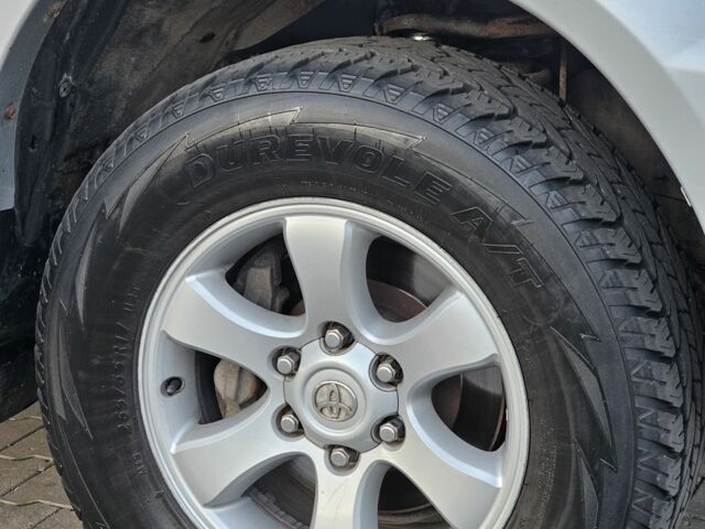 Серый Тойота Ленд Крузер Прадо 120, объемом двигателя 3 л и пробегом 286 тыс. км за 16000 $, фото 7 на Automoto.ua