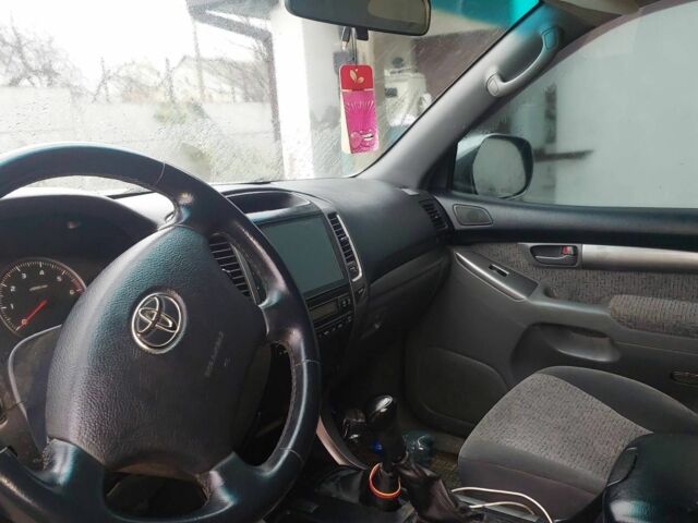 Серый Тойота Ленд Крузер Прадо 120, объемом двигателя 2.7 л и пробегом 237 тыс. км за 11812 $, фото 4 на Automoto.ua