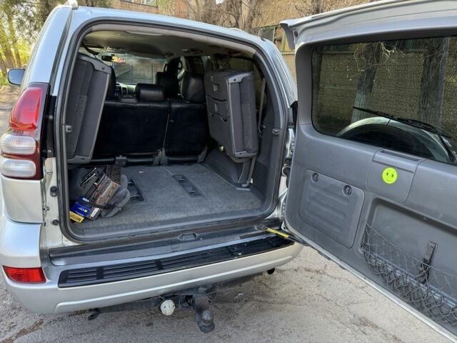 Серый Тойота Ленд Крузер Прадо 120, объемом двигателя 2.7 л и пробегом 320 тыс. км за 12900 $, фото 16 на Automoto.ua