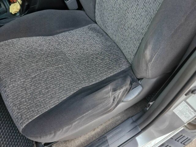 Серый Тойота Ленд Крузер Прадо 120, объемом двигателя 2.7 л и пробегом 265 тыс. км за 12500 $, фото 3 на Automoto.ua