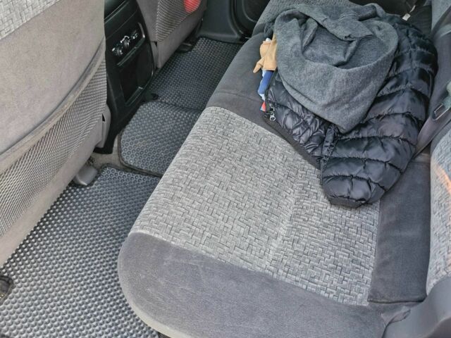 Серый Тойота Ленд Крузер Прадо 120, объемом двигателя 2.7 л и пробегом 265 тыс. км за 12500 $, фото 6 на Automoto.ua