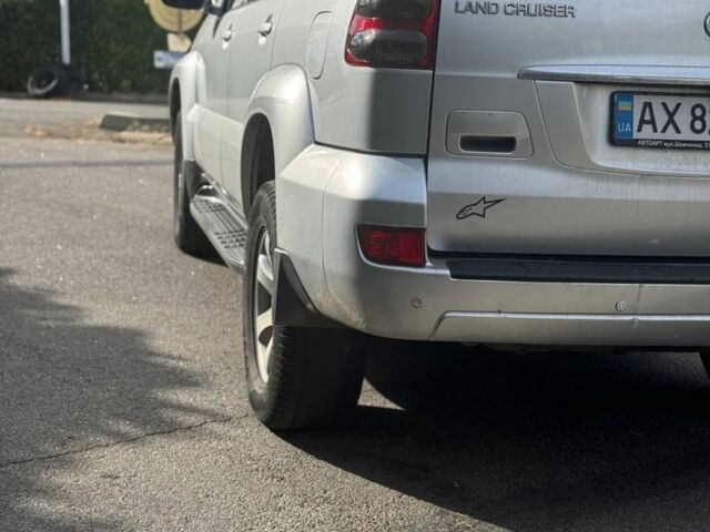 Тойота Ленд Крузер Прадо 120 2006 у Харкові на Automoto.ua Сірий Тойота Ленд Крузер Прадо 120, об'ємом двигуна 4 л та пробігом 300 тис. км за 10999 $, фото 5 на Automoto.ua