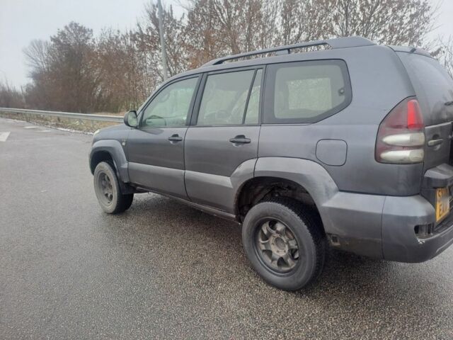 Серый Тойота Ленд Крузер Прадо 120, объемом двигателя 3 л и пробегом 247 тыс. км за 5000 $, фото 2 на Automoto.ua