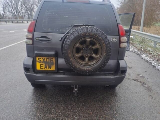 Серый Тойота Ленд Крузер Прадо 120, объемом двигателя 3 л и пробегом 247 тыс. км за 5000 $, фото 3 на Automoto.ua