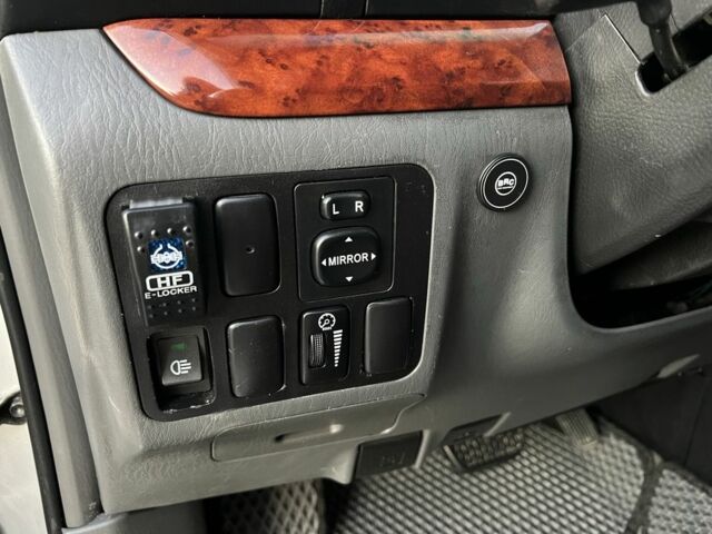 Серый Тойота Ленд Крузер Прадо 120, объемом двигателя 4 л и пробегом 320 тыс. км за 23000 $, фото 17 на Automoto.ua