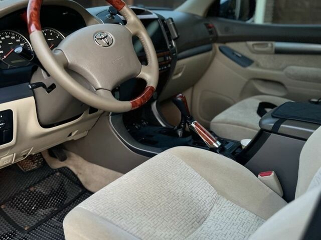 Серый Тойота Ленд Крузер Прадо 120, объемом двигателя 2.7 л и пробегом 275 тыс. км за 13500 $, фото 2 на Automoto.ua