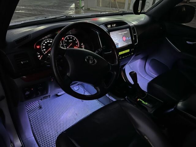 Серый Тойота Ленд Крузер Прадо 120, объемом двигателя 4 л и пробегом 320 тыс. км за 23000 $, фото 23 на Automoto.ua