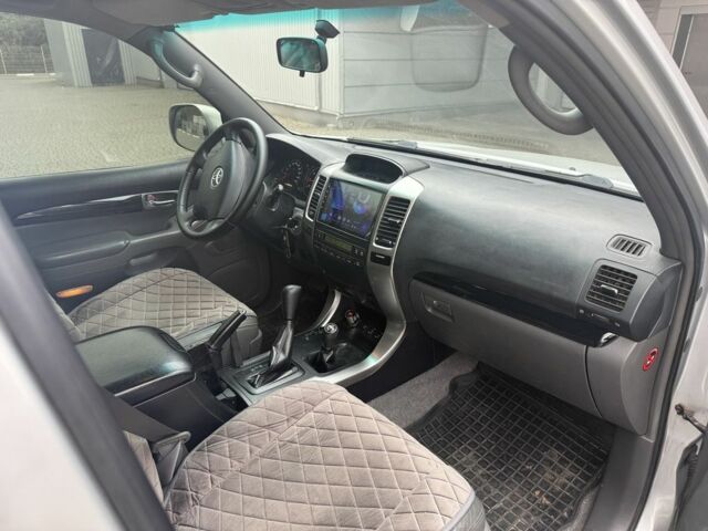 Сірий Тойота Ленд Крузер Прадо 120, об'ємом двигуна 4 л та пробігом 176 тис. км за 15200 $, фото 2 на Automoto.ua