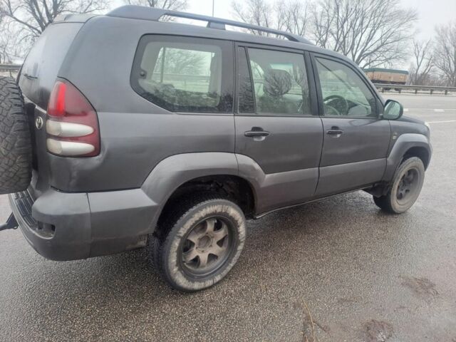 Серый Тойота Ленд Крузер Прадо 120, объемом двигателя 3 л и пробегом 247 тыс. км за 5000 $, фото 1 на Automoto.ua