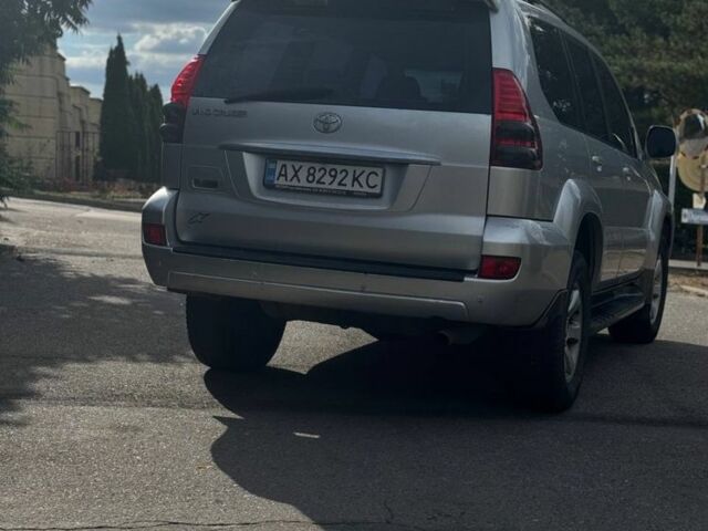 Тойота Ленд Крузер Прадо 120 2006 у Харкові на Automoto.ua Сірий Тойота Ленд Крузер Прадо 120, об'ємом двигуна 4 л та пробігом 300 тис. км за 10999 $, фото 4 на Automoto.ua