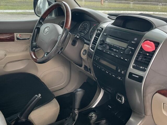 Сірий Тойота Ленд Крузер Прадо 120, об'ємом двигуна 4 л та пробігом 198 тис. км за 11500 $, фото 2 на Automoto.ua