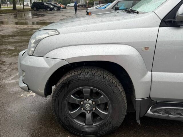 Серый Тойота Ленд Крузер Прадо 120, объемом двигателя 2.7 л и пробегом 310 тыс. км за 15500 $, фото 3 на Automoto.ua