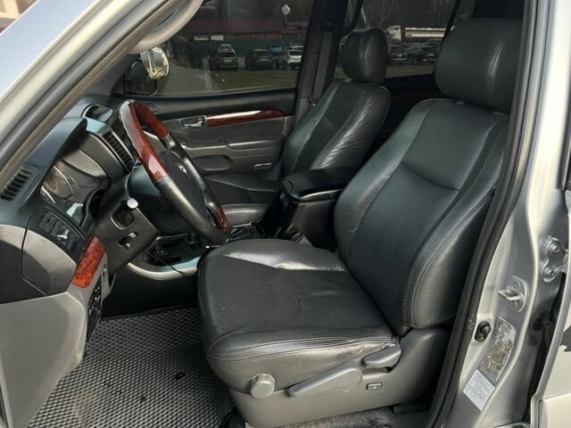 Серый Тойота Ленд Крузер Прадо 120, объемом двигателя 4 л и пробегом 320 тыс. км за 23000 $, фото 14 на Automoto.ua