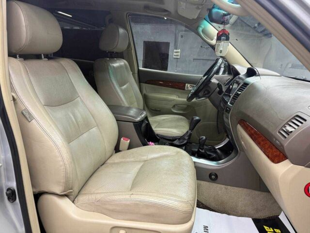 Сірий Тойота Ленд Крузер Прадо 120, об'ємом двигуна 4 л та пробігом 229 тис. км за 14200 $, фото 17 на Automoto.ua