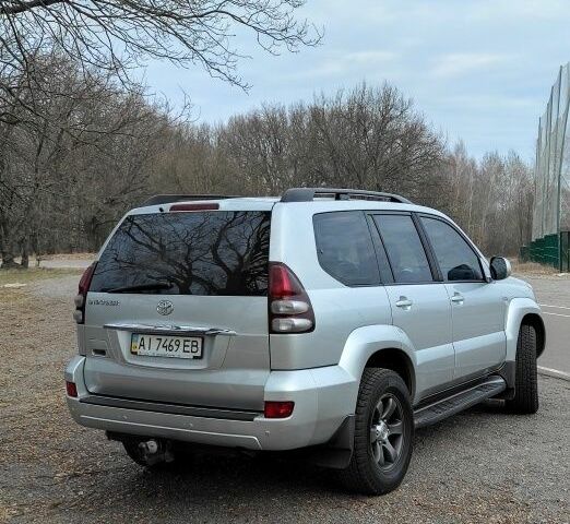 Серый Тойота Ленд Крузер Прадо 120, объемом двигателя 3 л и пробегом 388 тыс. км за 16900 $, фото 2 на Automoto.ua