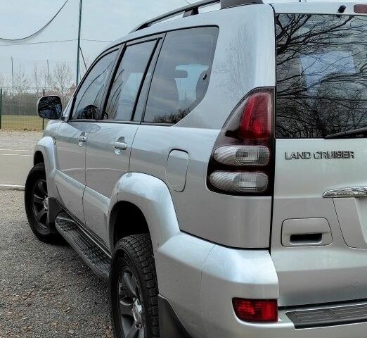 Серый Тойота Ленд Крузер Прадо 120, объемом двигателя 3 л и пробегом 388 тыс. км за 16900 $, фото 4 на Automoto.ua