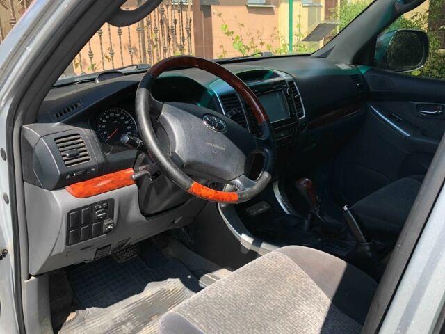 Серый Тойота Ленд Крузер Прадо 120, объемом двигателя 2.7 л и пробегом 206 тыс. км за 11900 $, фото 2 на Automoto.ua