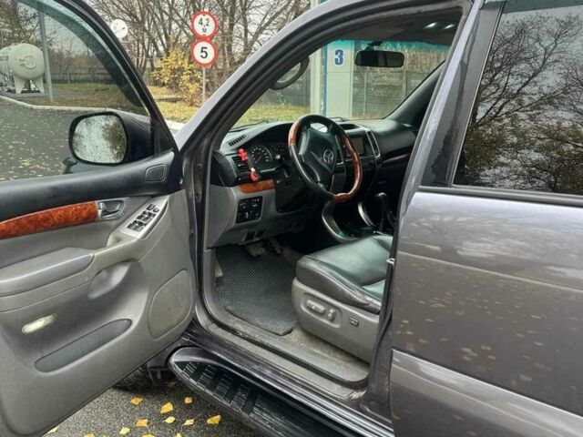 Серый Тойота Ленд Крузер Прадо 120, объемом двигателя 4 л и пробегом 230 тыс. км за 16500 $, фото 7 на Automoto.ua