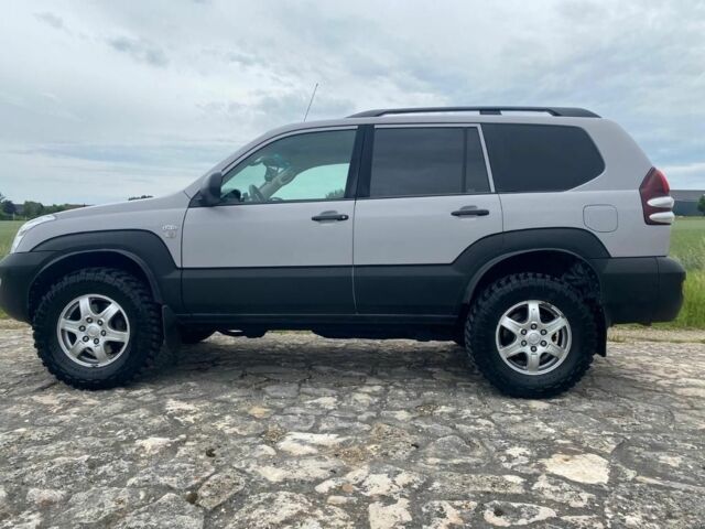 Серый Тойота Ленд Крузер Прадо 120, объемом двигателя 3 л и пробегом 243 тыс. км за 3300 $, фото 4 на Automoto.ua