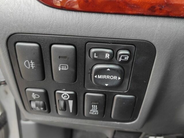 Серый Тойота Ленд Крузер Прадо 120, объемом двигателя 3 л и пробегом 388 тыс. км за 16900 $, фото 11 на Automoto.ua