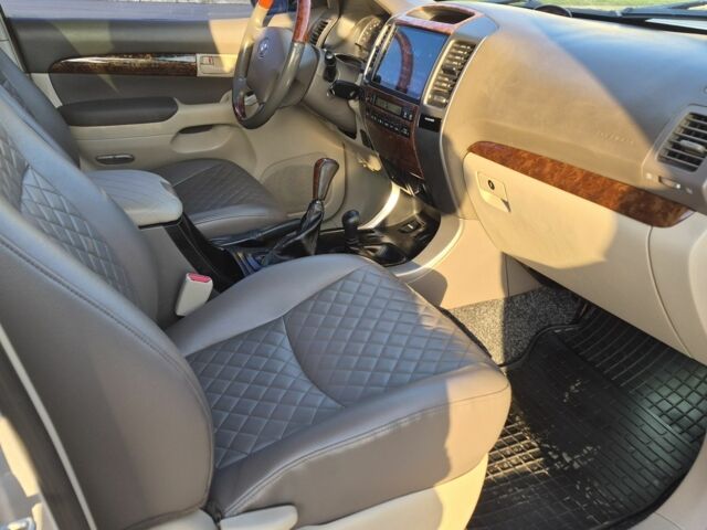 Сірий Тойота Ленд Крузер Прадо 120, об'ємом двигуна 2.7 л та пробігом 173 тис. км за 11800 $, фото 5 на Automoto.ua