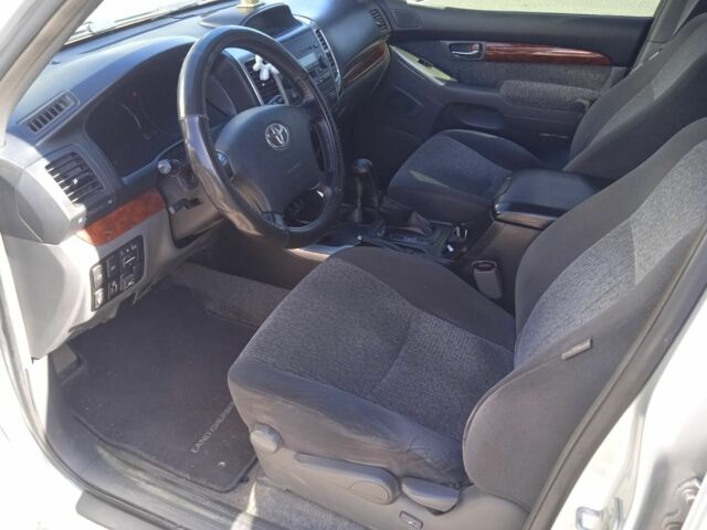 Серый Тойота Ленд Крузер Прадо 120, объемом двигателя 4 л и пробегом 230 тыс. км за 14700 $, фото 16 на Automoto.ua