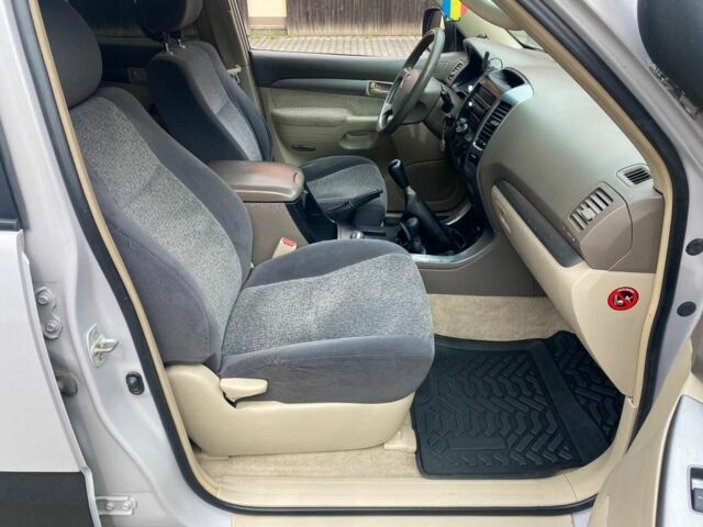 Серый Тойота Ленд Крузер Прадо 120, объемом двигателя 3 л и пробегом 243 тыс. км за 3300 $, фото 11 на Automoto.ua