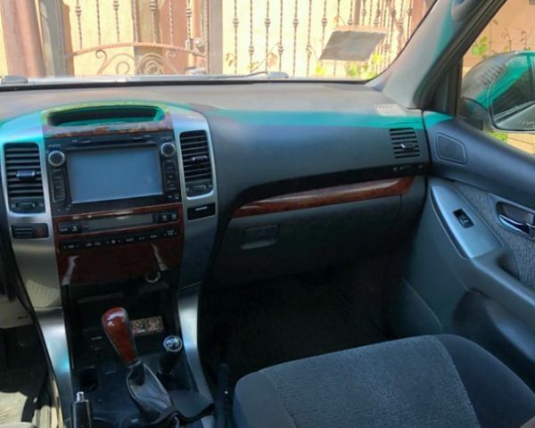 Серый Тойота Ленд Крузер Прадо 120, объемом двигателя 27 л и пробегом 206 тыс. км за 13500 $, фото 3 на Automoto.ua