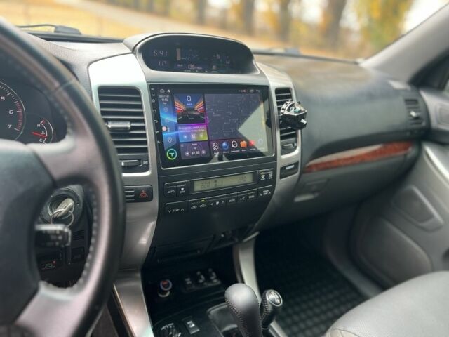 Серый Тойота Ленд Крузер Прадо 120, объемом двигателя 4 л и пробегом 240 тыс. км за 346 $, фото 2 на Automoto.ua