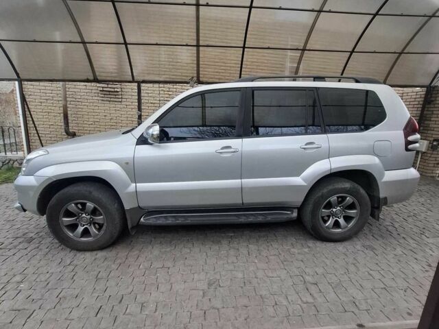 Серый Тойота Ленд Крузер Прадо 120, объемом двигателя 4 л и пробегом 256 тыс. км за 17500 $, фото 1 на Automoto.ua