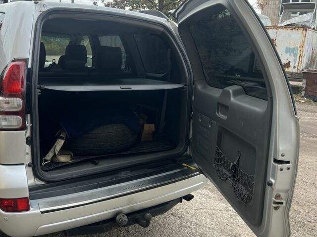 Серый Тойота Ленд Крузер Прадо 120, объемом двигателя 2.7 л и пробегом 263 тыс. км за 14000 $, фото 5 на Automoto.ua