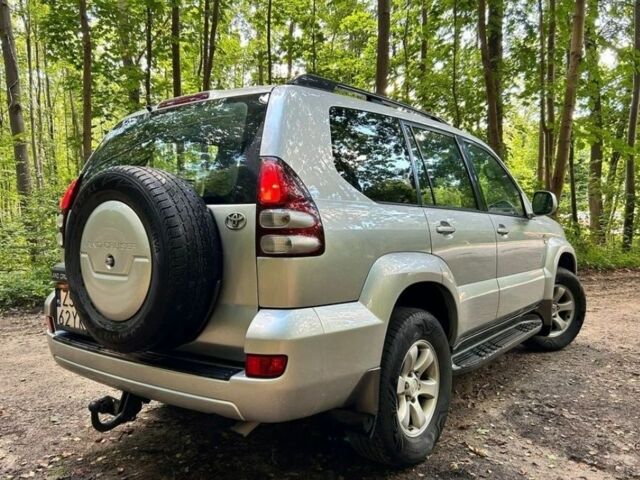 Серый Тойота Ленд Крузер Прадо 120, объемом двигателя 3 л и пробегом 218 тыс. км за 4200 $, фото 2 на Automoto.ua