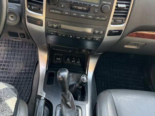 Сірий Тойота Ленд Крузер Прадо 120, об'ємом двигуна 3 л та пробігом 243 тис. км за 16500 $, фото 8 на Automoto.ua