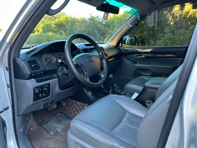 Сірий Тойота Ленд Крузер Прадо 120, об'ємом двигуна 4 л та пробігом 250 тис. км за 17500 $, фото 14 на Automoto.ua