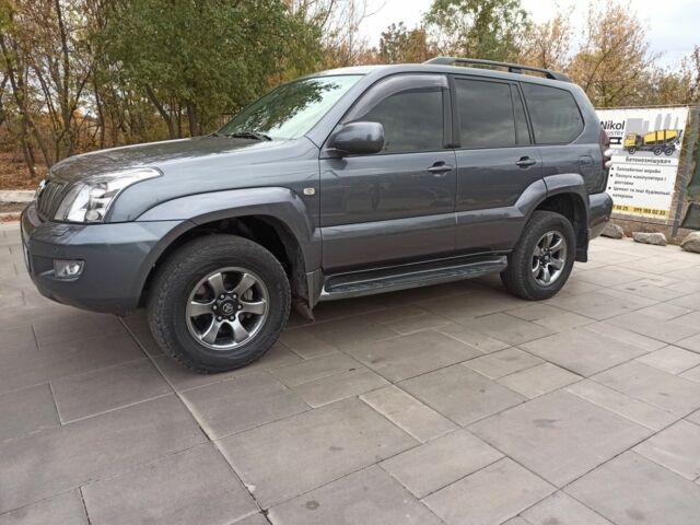 Серый Тойота Ленд Крузер Прадо 120, объемом двигателя 4 л и пробегом 280 тыс. км за 15800 $, фото 2 на Automoto.ua