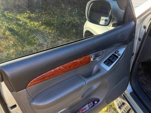 Серый Тойота Ленд Крузер Прадо 120, объемом двигателя 4 л и пробегом 171 тыс. км за 18000 $, фото 6 на Automoto.ua