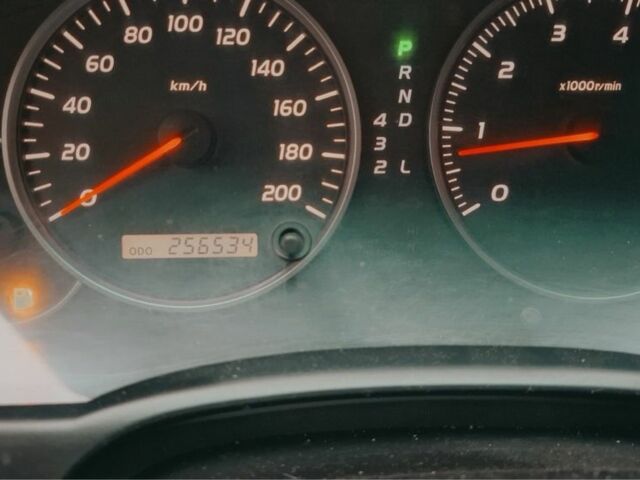 Серый Тойота Ленд Крузер Прадо 120, объемом двигателя 4 л и пробегом 256 тыс. км за 17500 $, фото 5 на Automoto.ua